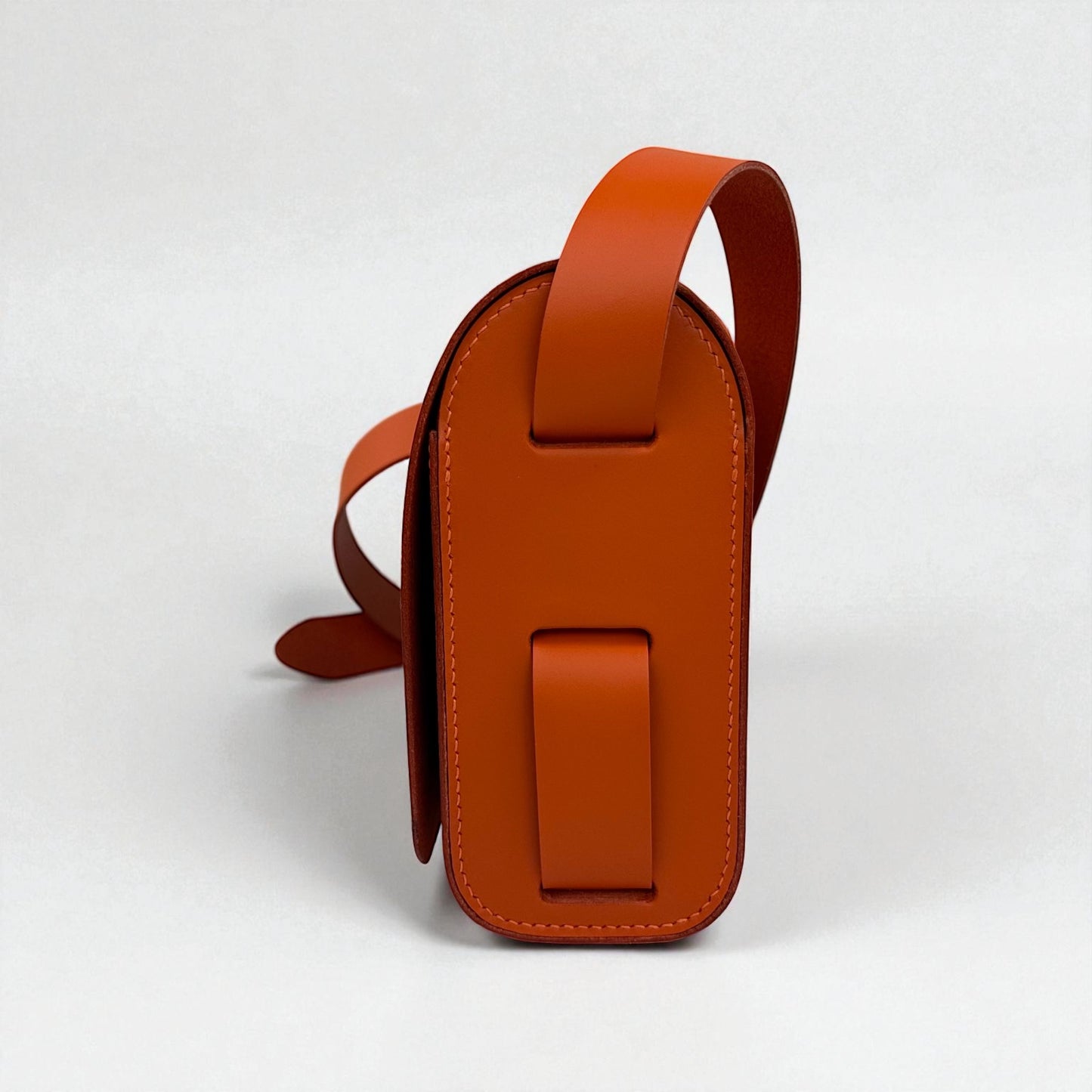 Claude à pontet orange