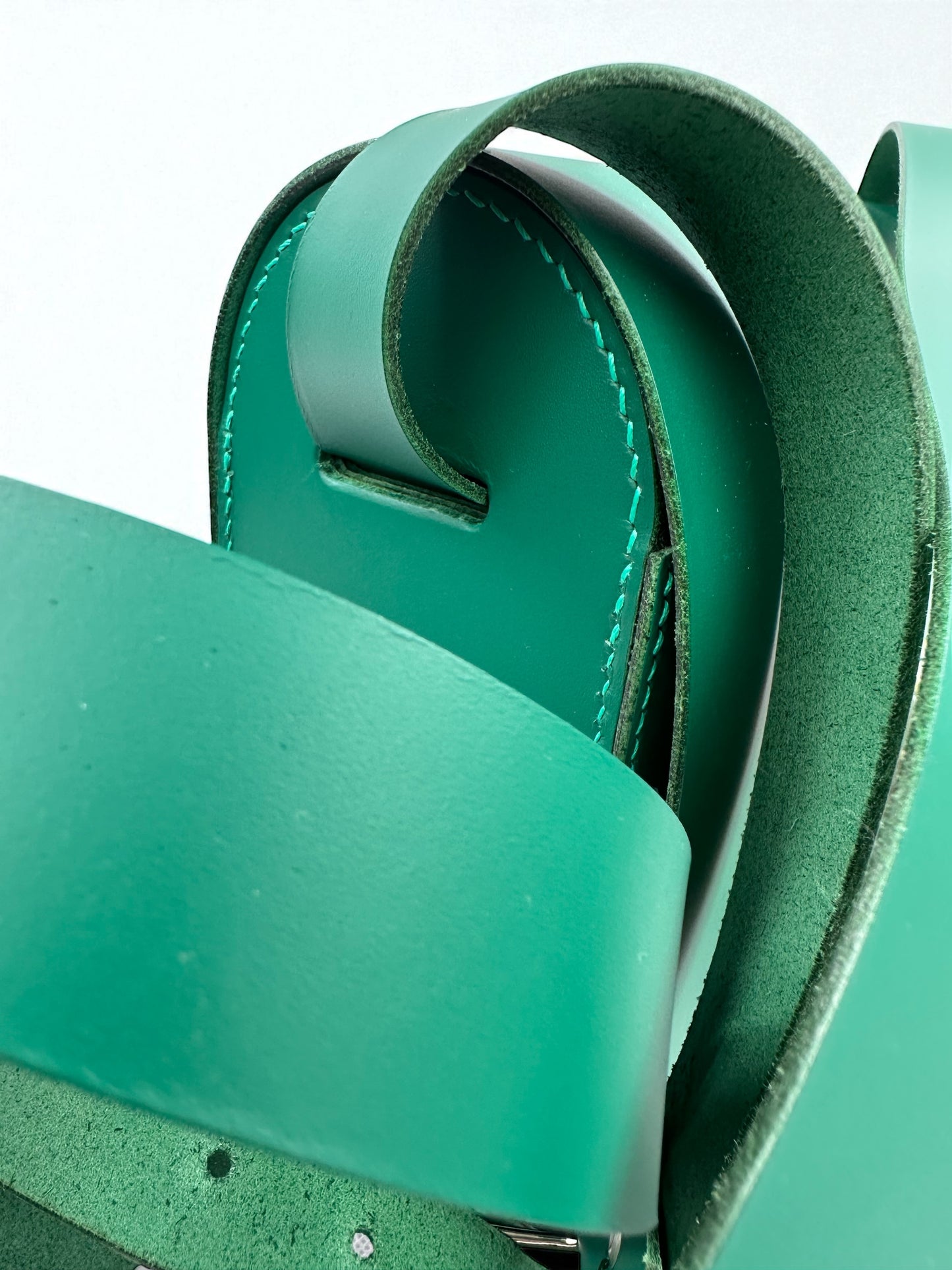 Claude à pontet vert