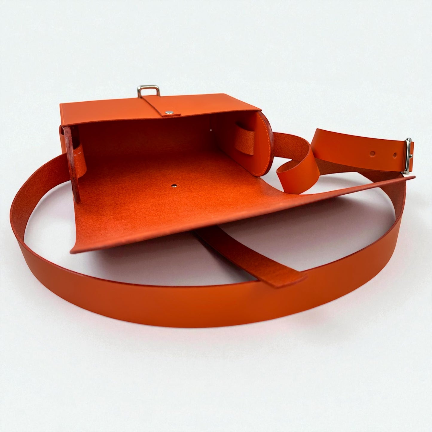 Claude à pontet orange