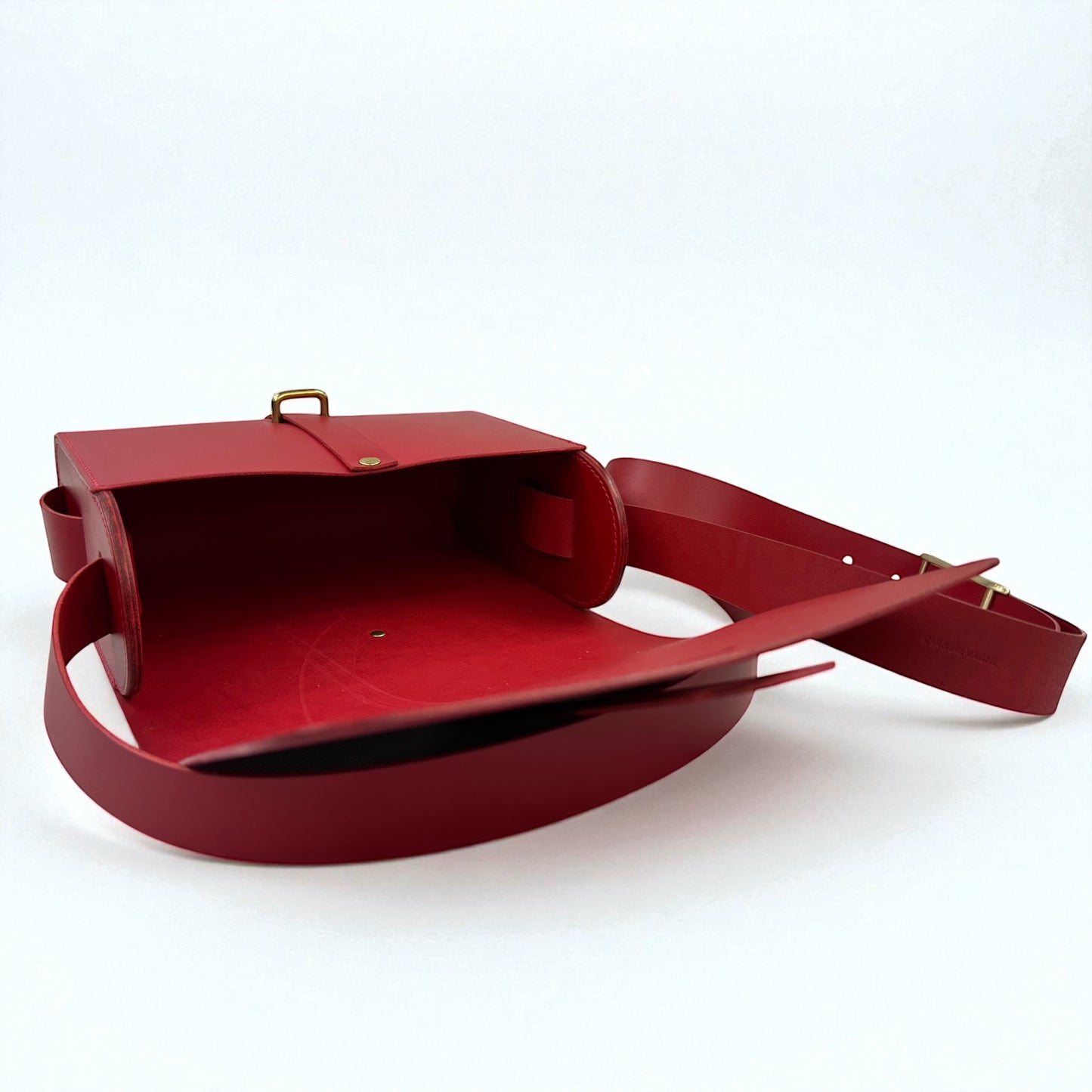 Claude à pontet rouge